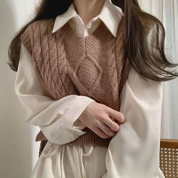 🎞️ MYSTERY BOX - LIGHT ACADEMIA 🎞️ Women's Clothing, Accessories, etc - Picture 2 of 4